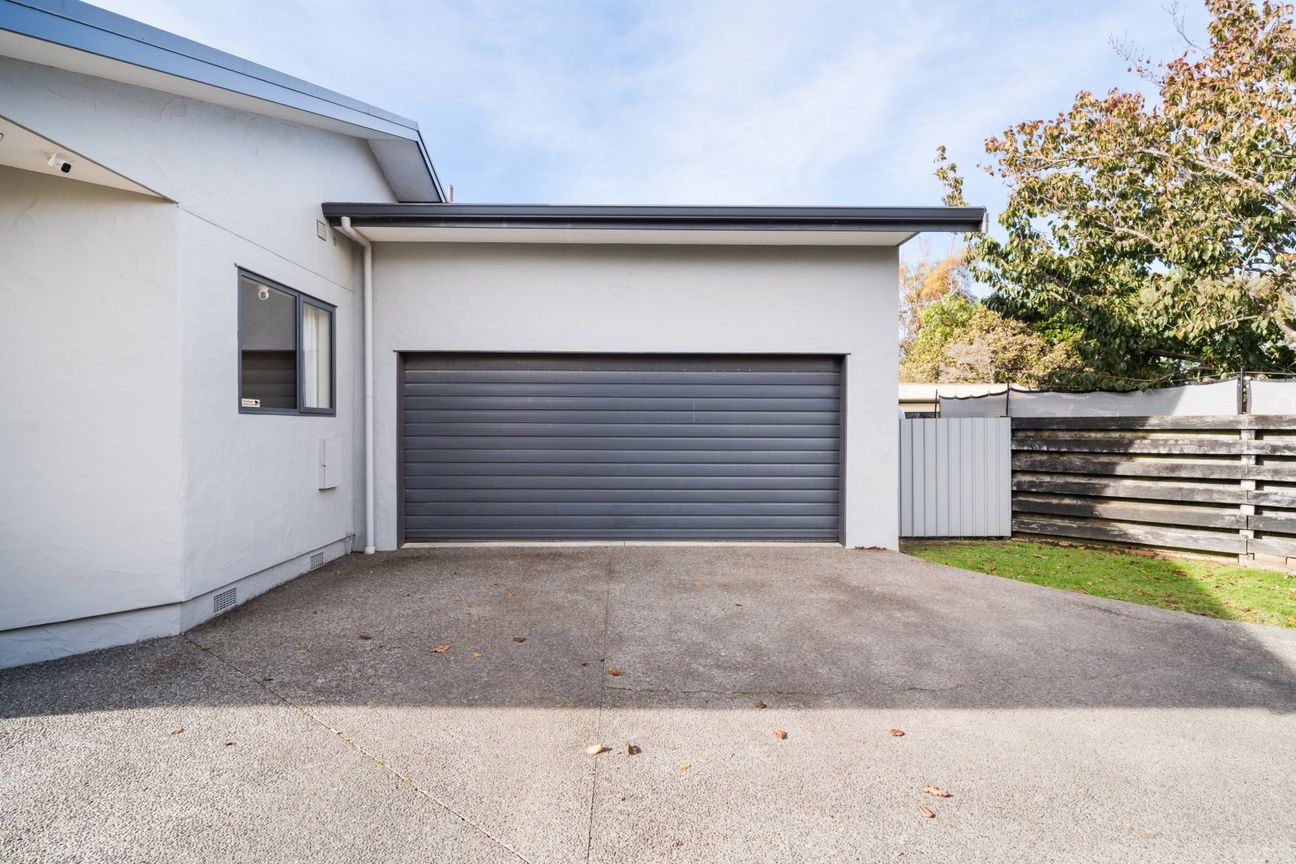 UPGRADE TO MODERN LIVING - AND GREAT GARAGING - Ansicht 2