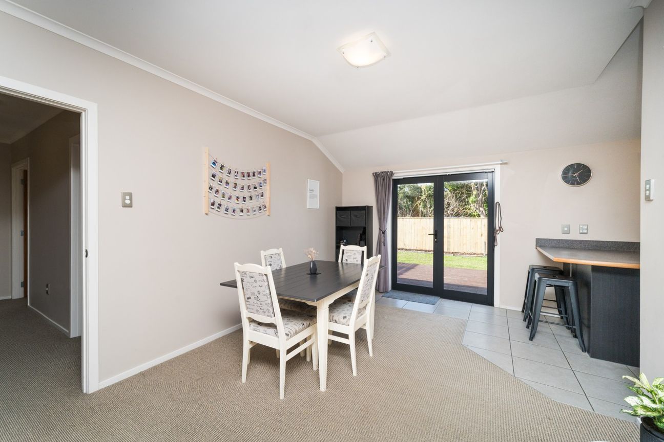 UPGRADE TO MODERN LIVING - AND GREAT GARAGING - Mehr