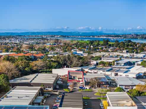 Tightly held St Johns industrial - 257sqm