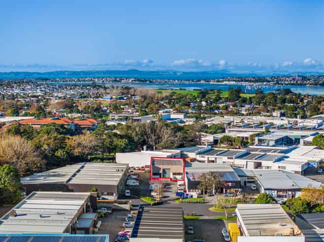 Tightly held St Johns industrial - 257sqm