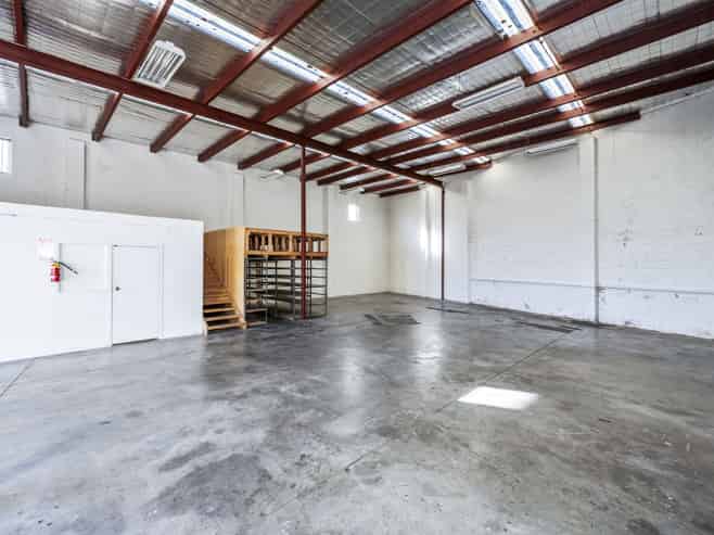 Tightly held St Johns industrial - 257sqm