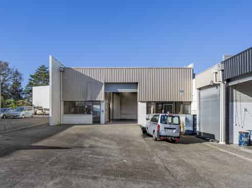 Tightly held St Johns industrial - 257sqm