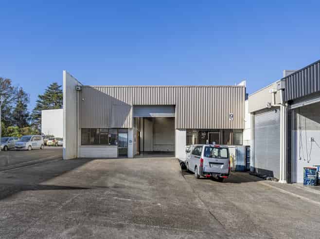 Tightly held St Johns industrial - 257sqm