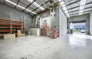 397sqm functional tilt-slab warehouse