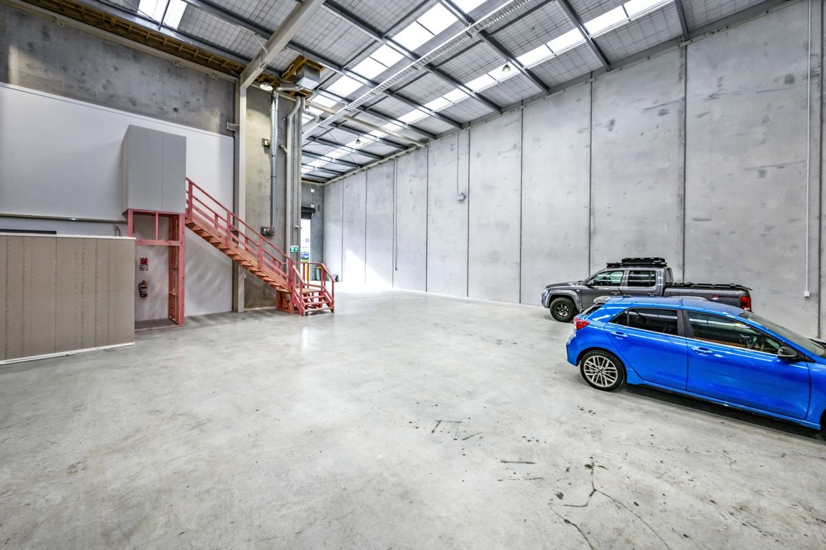 397sqm functional tilt-slab warehouse - Widok 6