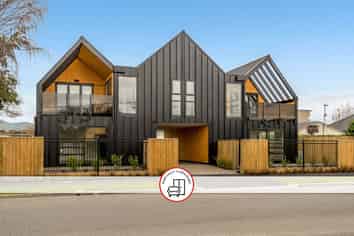 4/448 Hereford Street, Linwood