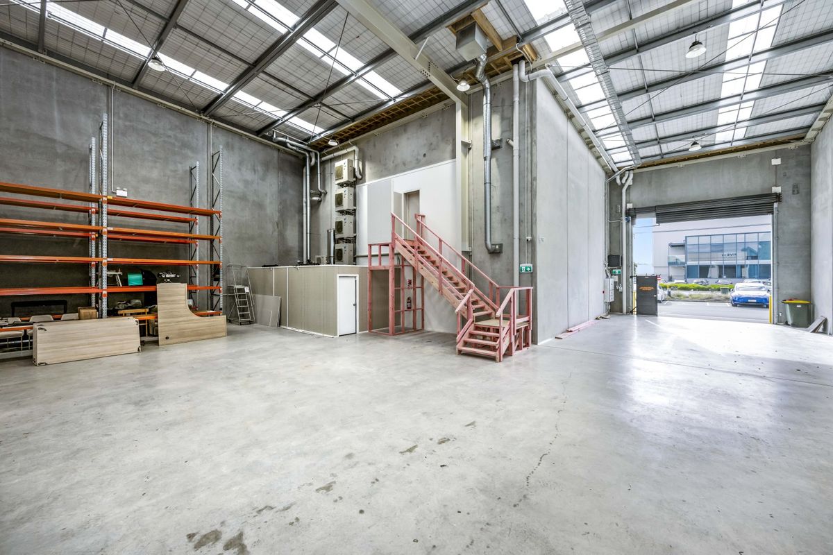 Modern industrial facility - move in today - Widok 2