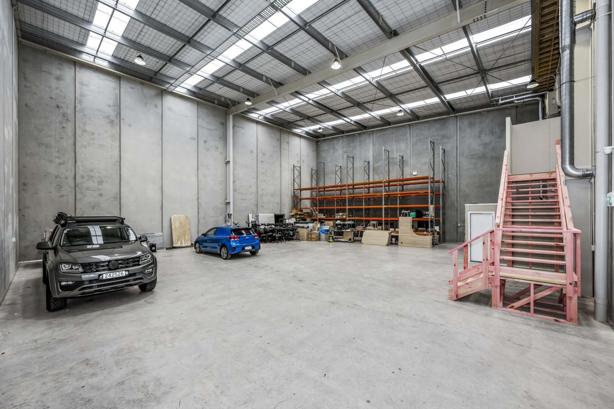 Modern industrial facility - move in today - Widok 3