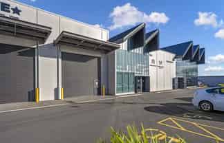 Modern industrial facility - move in today