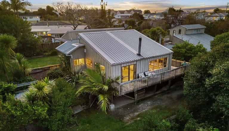 2/13A Eskdale Road, Birkdale