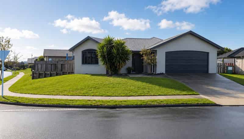83 Saint James drive, Huntington