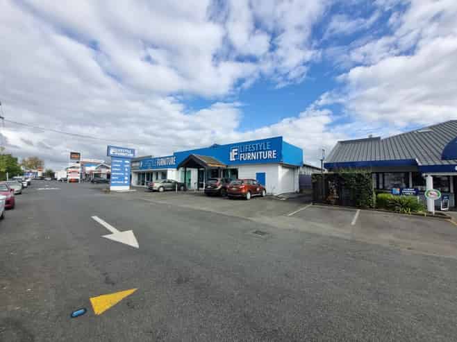 High profile showroom with warehousing