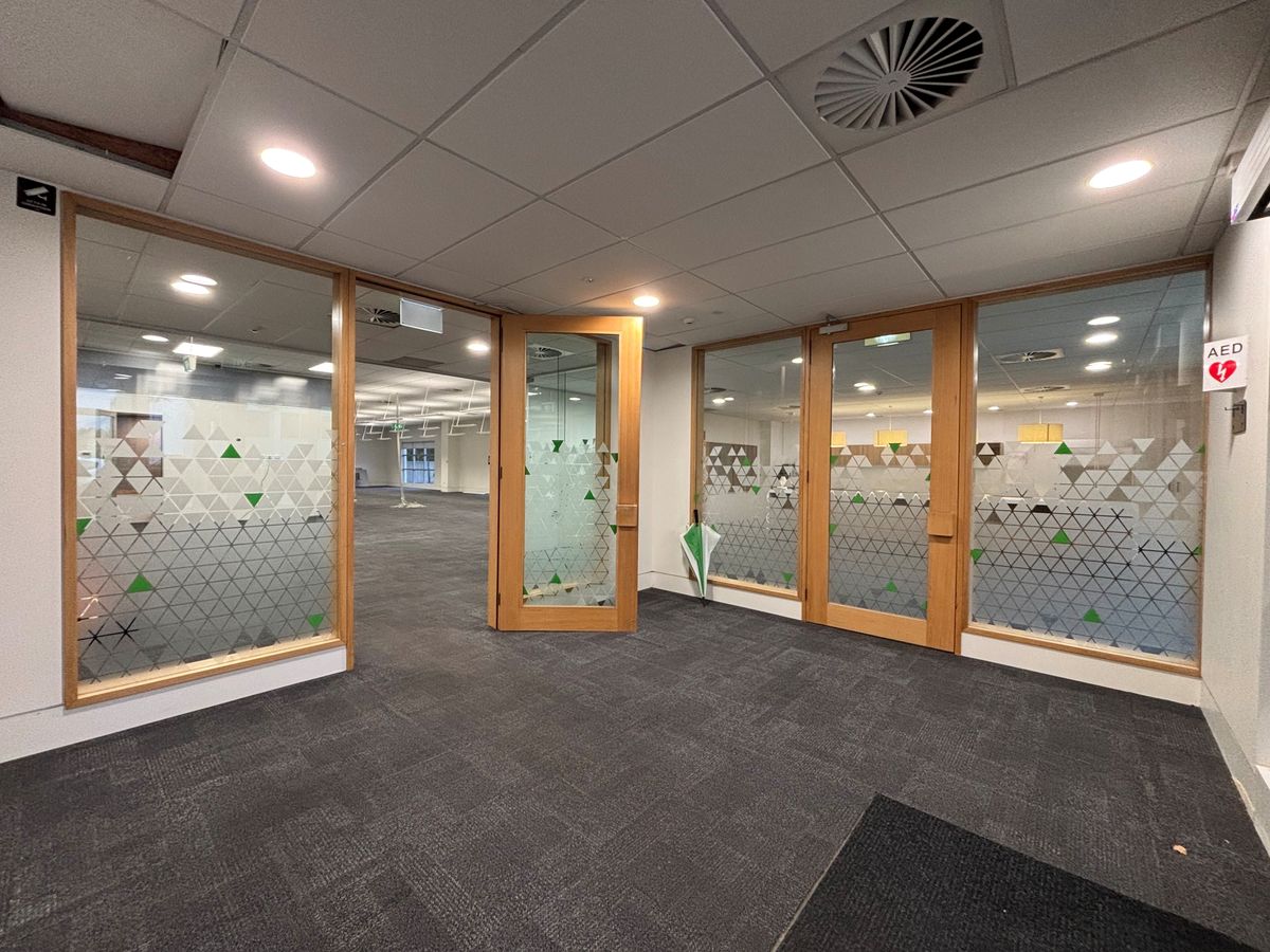 Large Office near the Airport with Ample Parking - Veduta 5