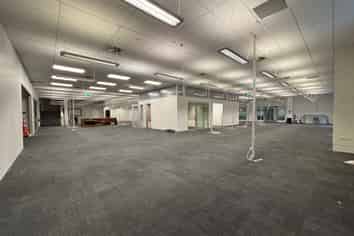 Large Office near the Airport with Ample Parking 