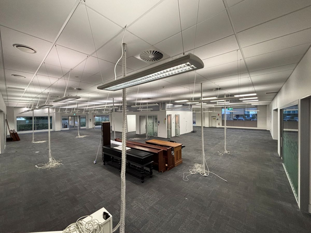 Large Office near the Airport with Ample Parking - Veduta 4