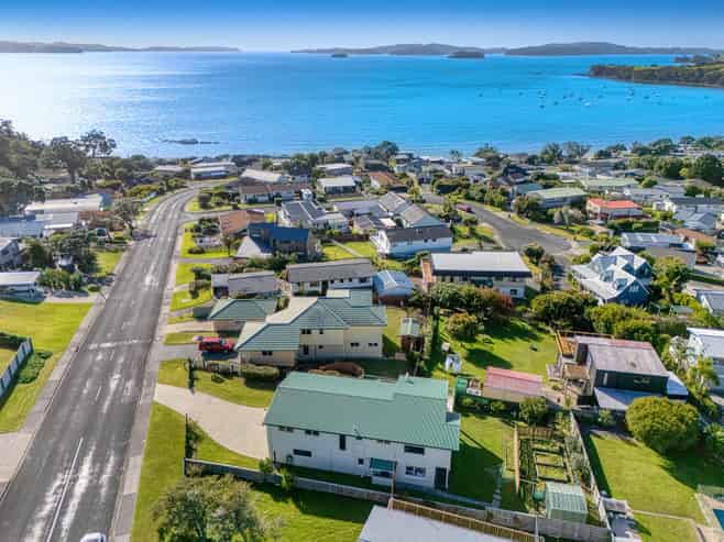 4 Mariners Grove, Algies Bay