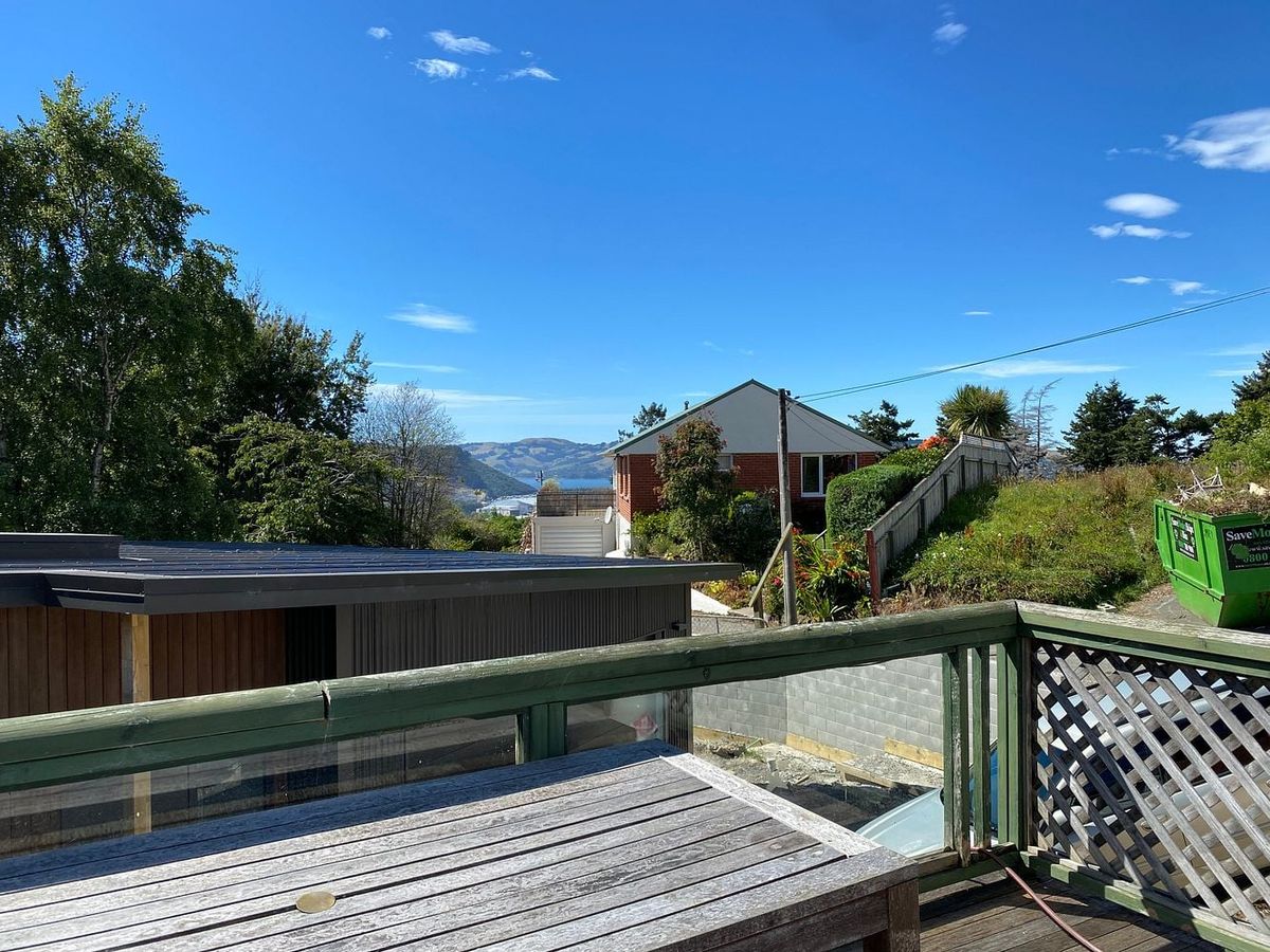 Sunny 3-Bedroom Home + Bonus Room @Prime Location, Roslyn