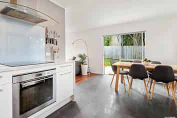 22 Springtime Crescent, Stanmore Bay