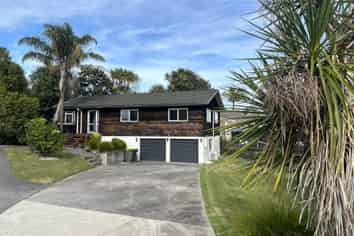 22 Springtime Crescent, Stanmore Bay
