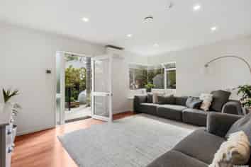 22 Springtime Crescent, Stanmore Bay
