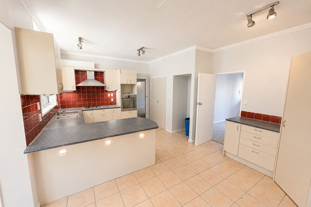Spacious 4-Bedroom Home with Double Garage in Prime Khandallah Location - Ansicht 5