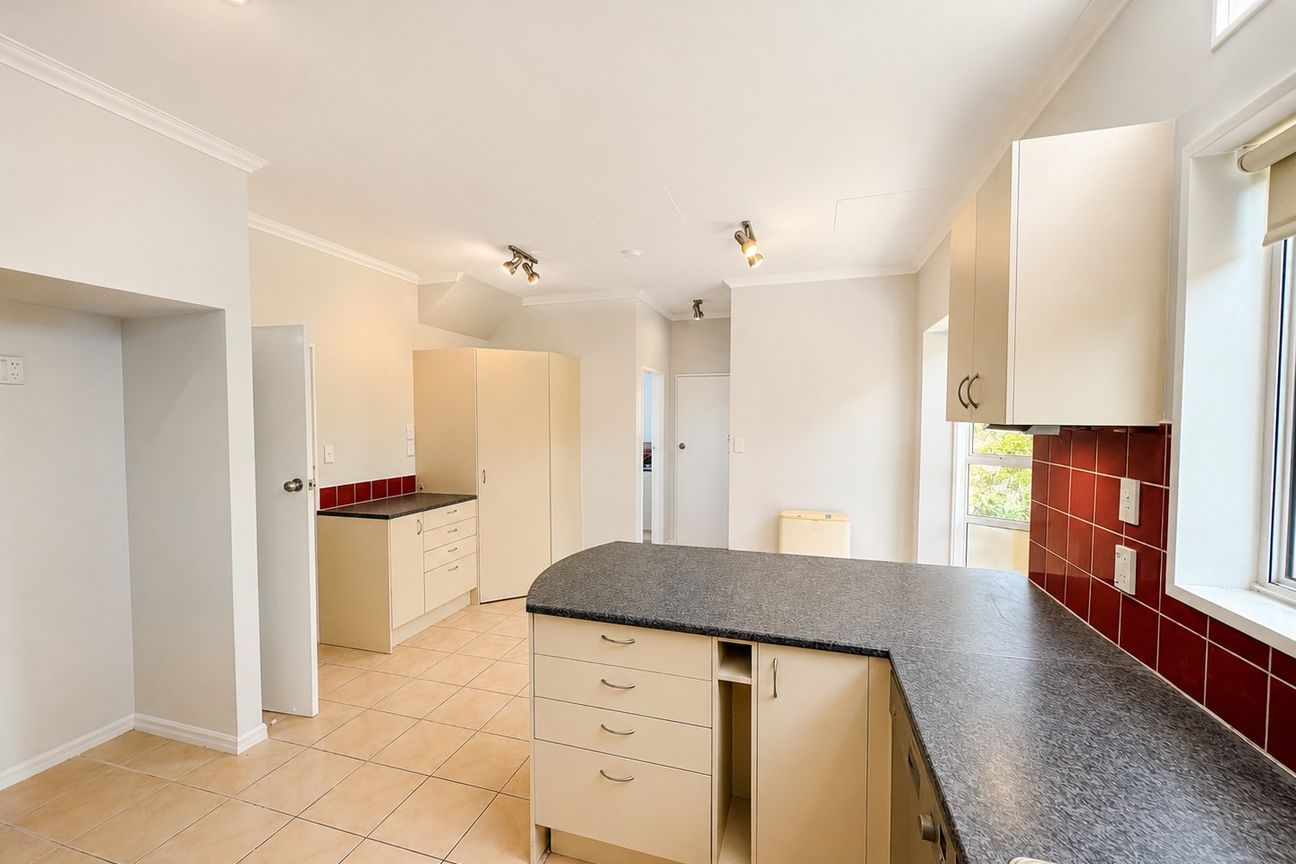 Spacious 4-Bedroom Home with Double Garage in Prime Khandallah Location - Mehr