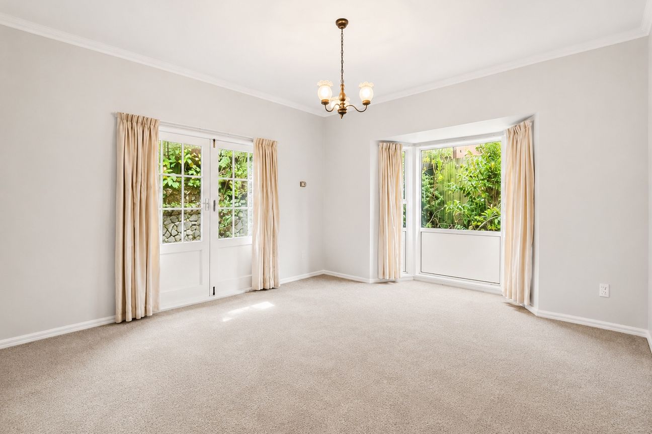 Spacious 4-Bedroom Home with Double Garage in Prime Khandallah Location - Ansicht 4