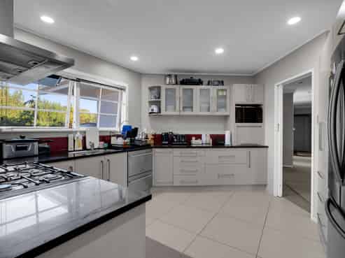 104 Poaka Avenue, Dinsdale