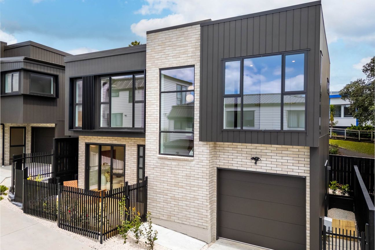 High-Spec - Brand New Home in Rangi Zone - Aanzicht 2
