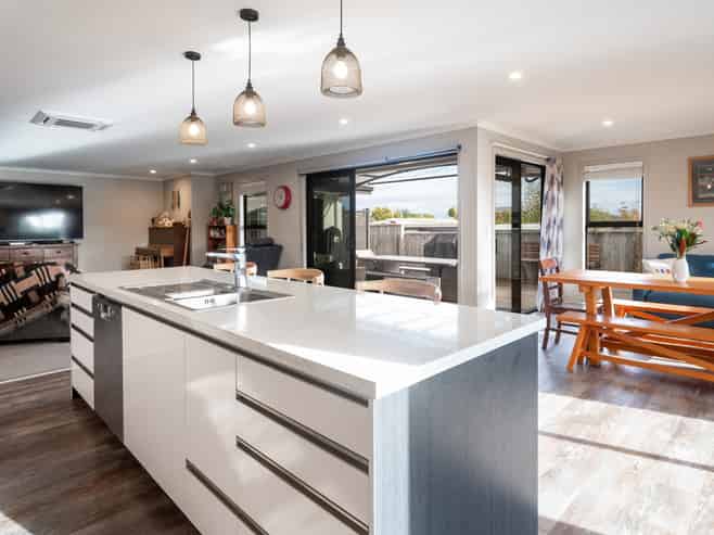 20 Pine Crest Drive, Richmond