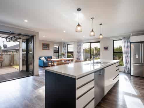 20 Pine Crest Drive, Richmond
