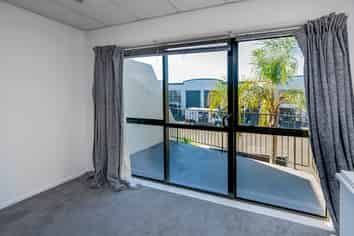 Fully Refurbished Live Work Unit – Occupy/Invest