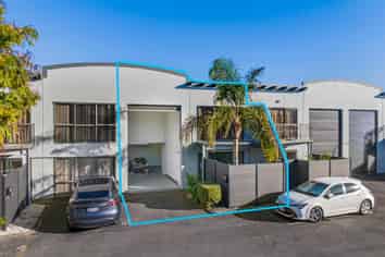 Fully Refurbished Live Work Unit – Occupy/Invest