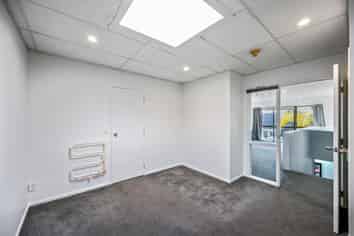Fully Refurbished Live Work Unit – Occupy/Invest