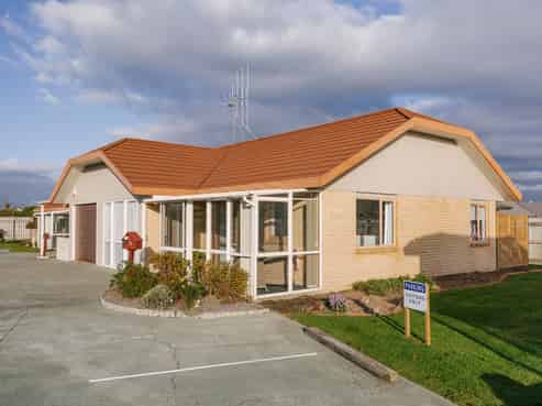 6 Foxtail Fern, Kelvin Grove