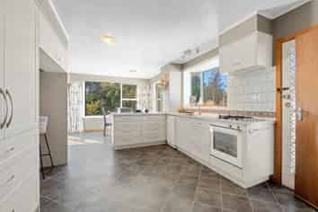 15 Clifton Drive, Waitara