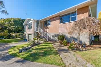 15 Clifton Drive, Waitara