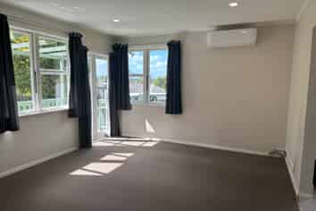 4/331 Royal Road, Massey