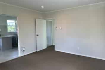 4/331 Royal Road, Massey