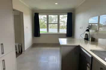 4/331 Royal Road, Massey