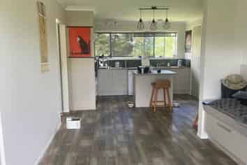 18 Nukuroa Road, Oruawharo