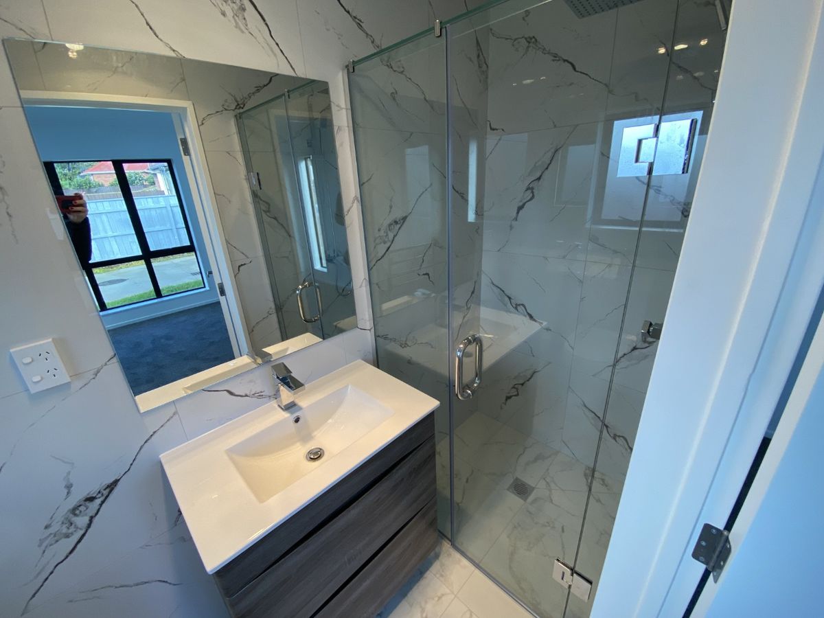 Modern 3 Bedroom Brick & Tile Home in Handy MÃÂngere Location - Mehr
