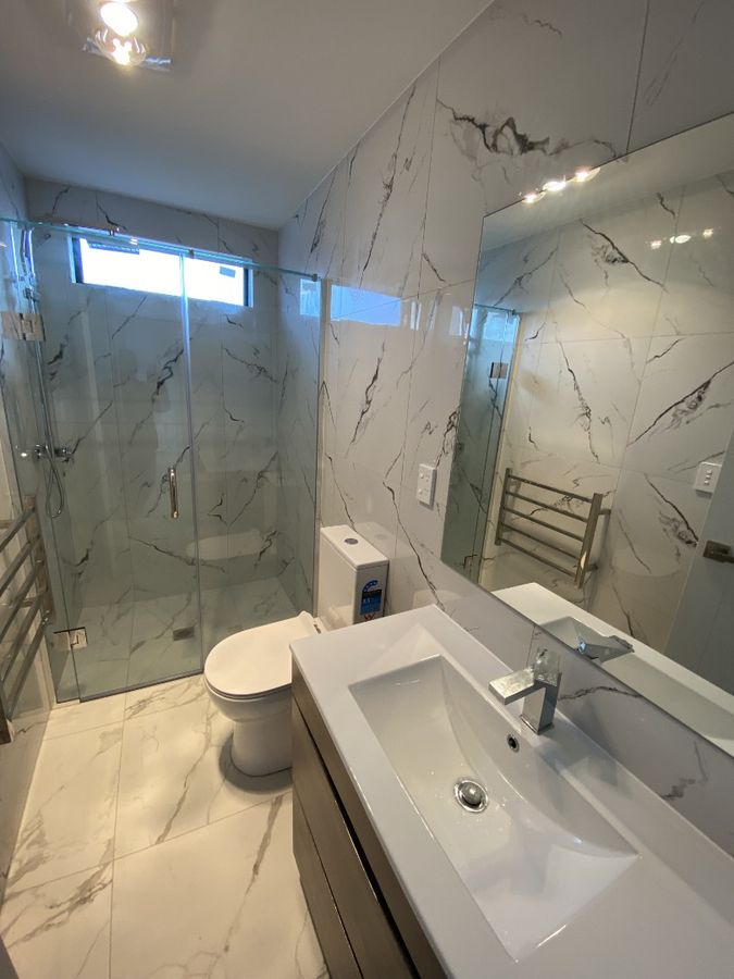 Modern 3 Bedroom Brick & Tile Home in Handy MÃÂngere Location - Ansicht 6