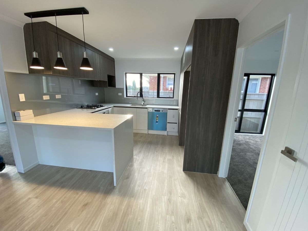 Modern 3 Bedroom Brick & Tile Home in Handy MÃÂngere Location - Ansicht 4