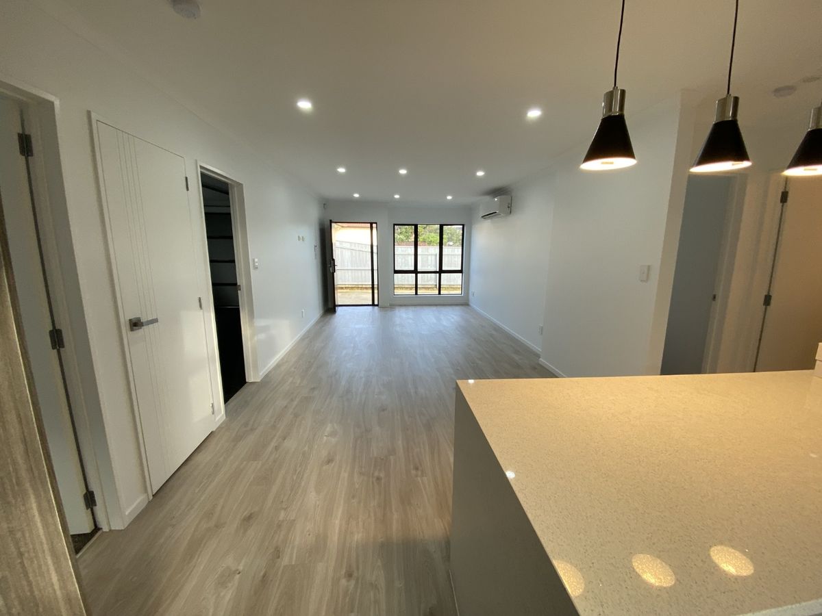 Modern 3 Bedroom Brick & Tile Home in Handy MÃÂngere Location - Ansicht 5