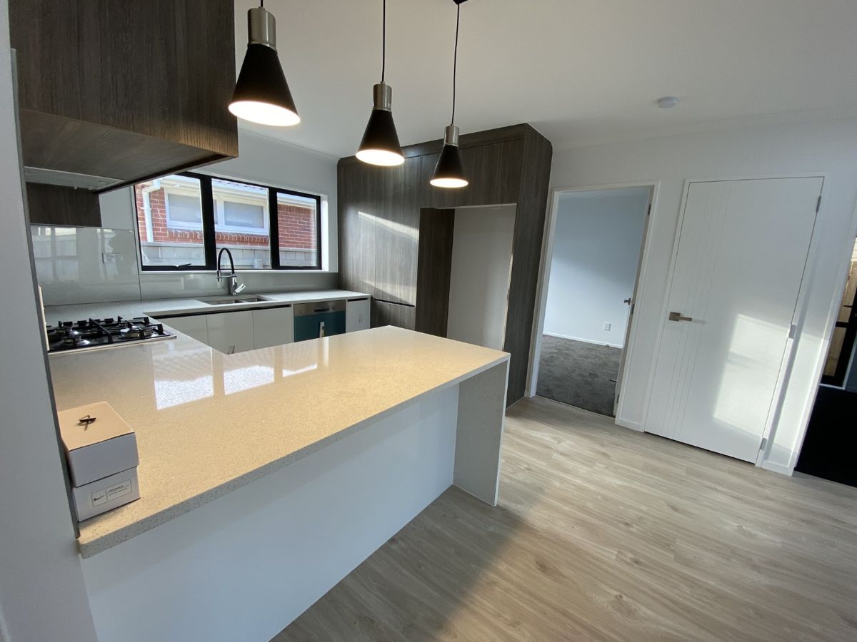 Modern 3 Bedroom Brick & Tile Home in Handy MÃÂngere Location - Ansicht 3