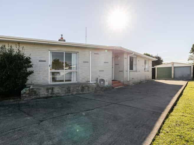 35 Kimberley Grove, Westbrook