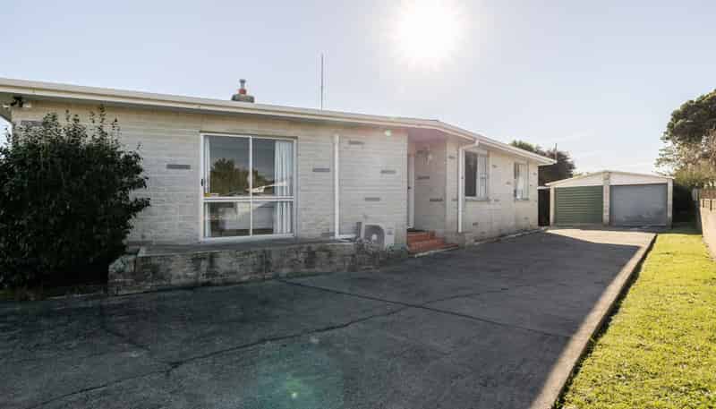 35 Kimberley Grove, Westbrook