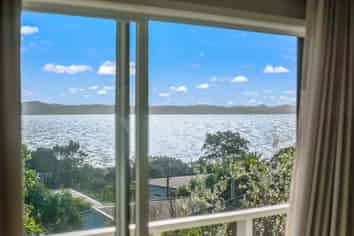 1297B Whangaparaoa Road, Army Bay