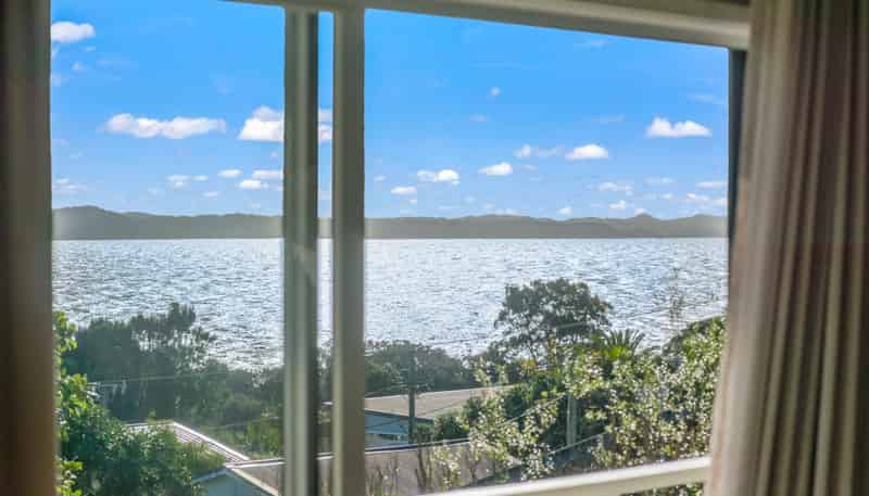 1297B Whangaparaoa Road, Army Bay